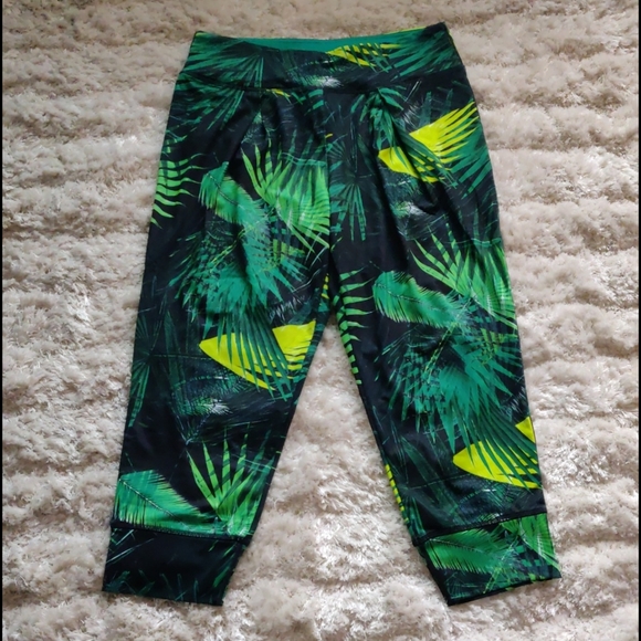 NWT Palm print yogi capris - Picture 2 of 5